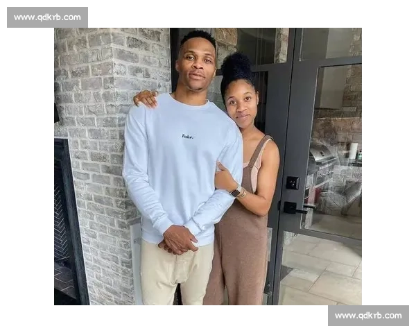 威少拒签湖人球衣？真相藏在签名腕带里